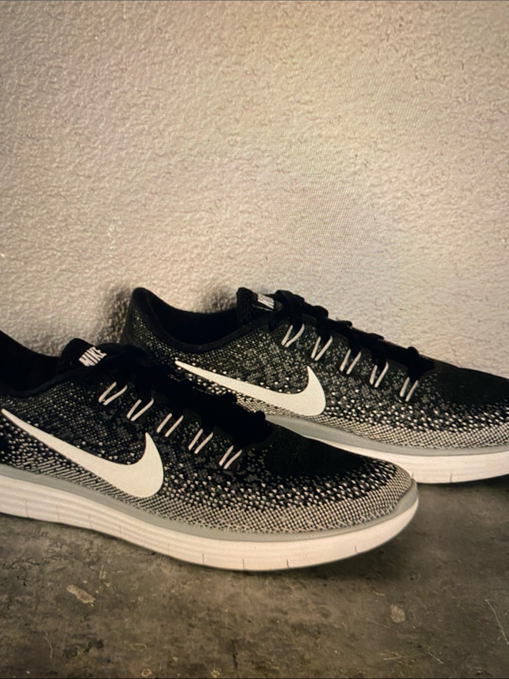 Nike Men’s Black and White Gradient Knit Sneakers